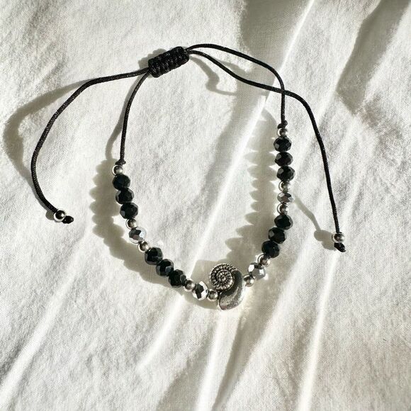 Black seashell beaded friendship bracelet - Picture 2 of 2